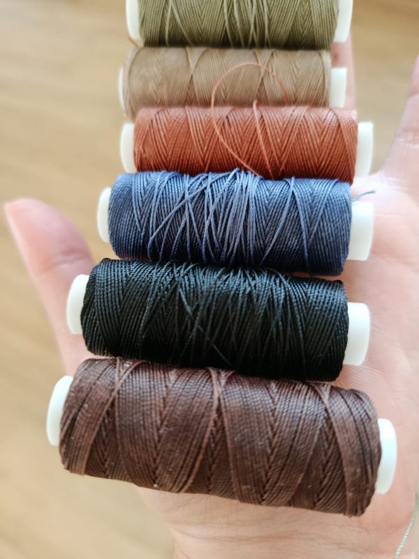 Pulsera macramé con pétalos de flores - Imagen 4