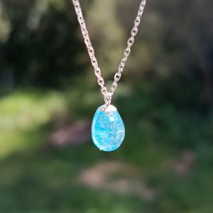 Colgante de plata de ley con pétalos (gota)